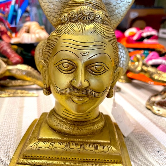 Beautiful brass Lord shiva head statue with snack - Picture 4 of 9